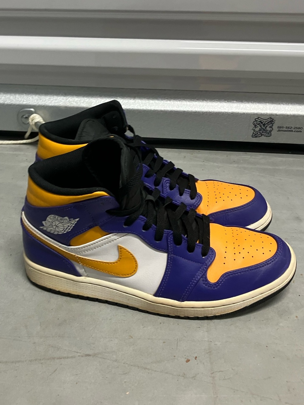 Nike Air Jordan 1 Mid Lakers